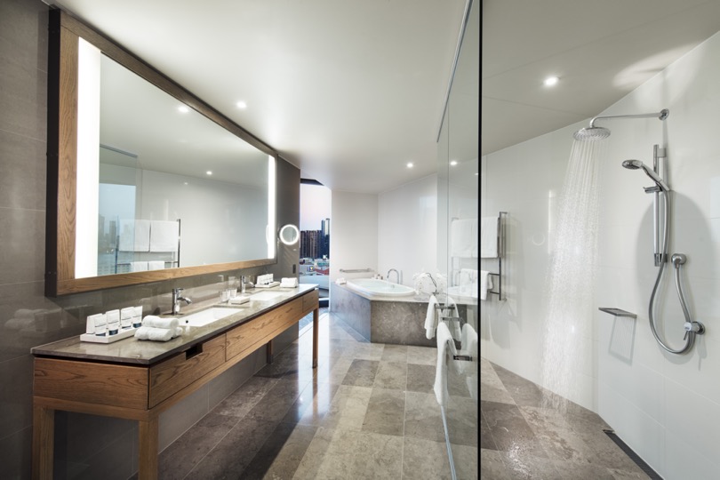 Pan Pacific Melbourne Panoramic Suite Bathroom