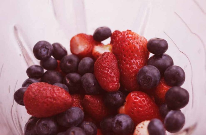 Antioxidants and Anti aging Foods, blueberries, strawberries, crowdink.com, crowdink, crowd ink