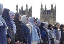 crowdink.com, crowdink.com.au, crowd ink, crowdink, Muslim Women Stand in Solidarity (Image Source: CNN)