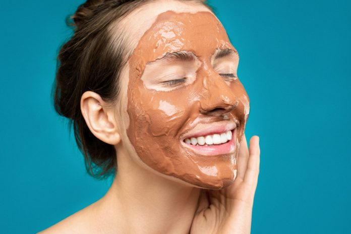 Are You Damaging Your Skin? Charcoal vs. Clay Masks.